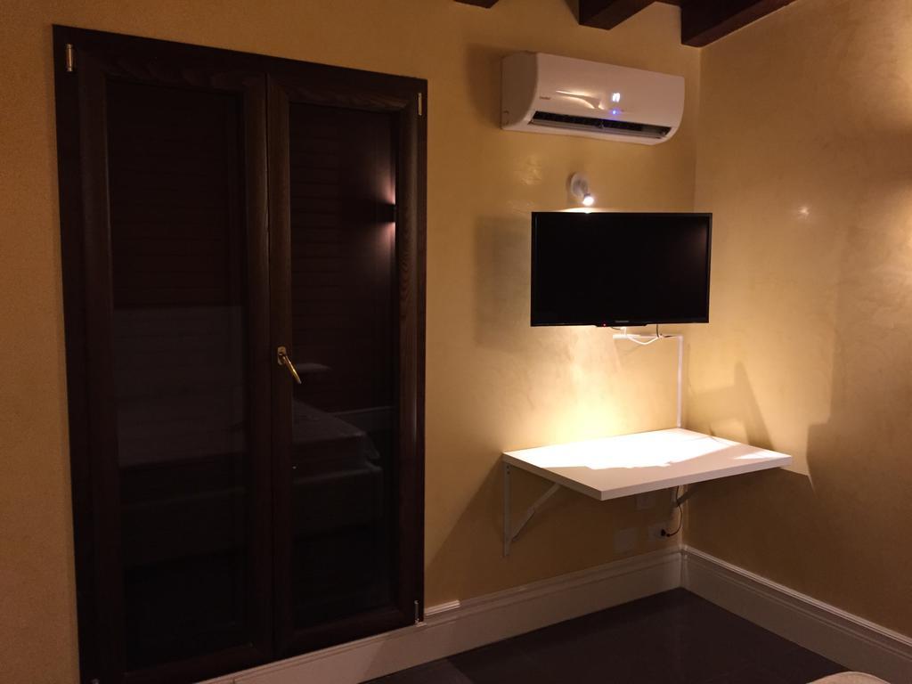 Palazzo Eliss Bed and Breakfast Margherita Di Savoia Kamer foto